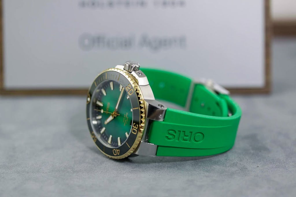 Oris aquis store date green dial